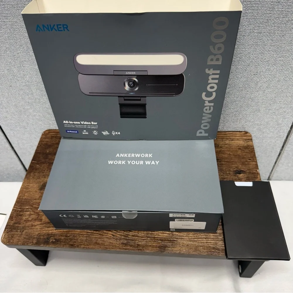 Anker PowerConf B600 Videobar Webcam with Light, with 2K Camara